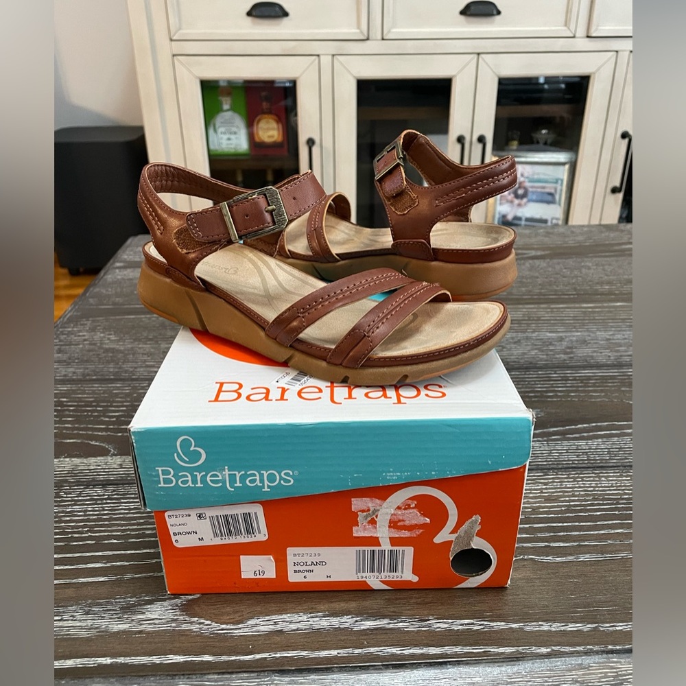 Bare traps, sandals